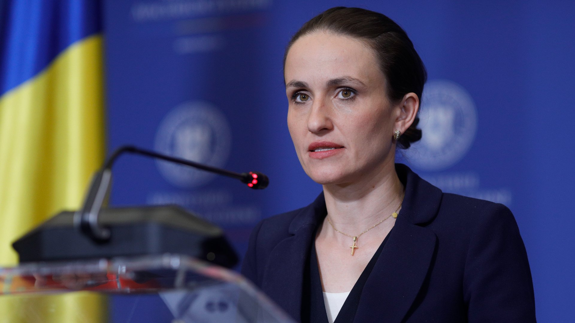 Scandal la Ministerul de Externe: Oana Țoiu, acuzată de favorizarea fiicei lui Victor Ponta Ministrul de Externe, Oana Țoiu, se confruntă cu o controversă majoră, după ce fostul premier, Victor Ponta, și fosta sa soție, Daciana Sârbu, au acuzat-o de influențare în procesul de evacuare a cetățenilor români din Orient