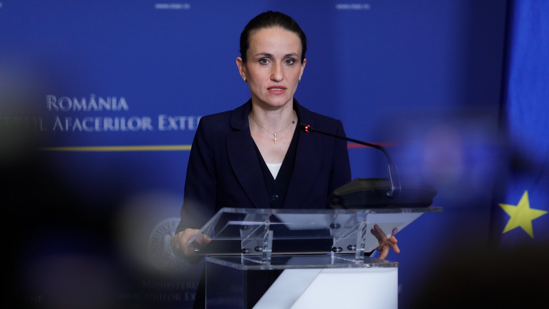 Peste o mie de români repatriați din Orientul Mijlociu Un zbor de evacuare din Muscat a aterizat vineri seară pe Aeroportul Otopeni, aducând în țară 127 de cetățeni români