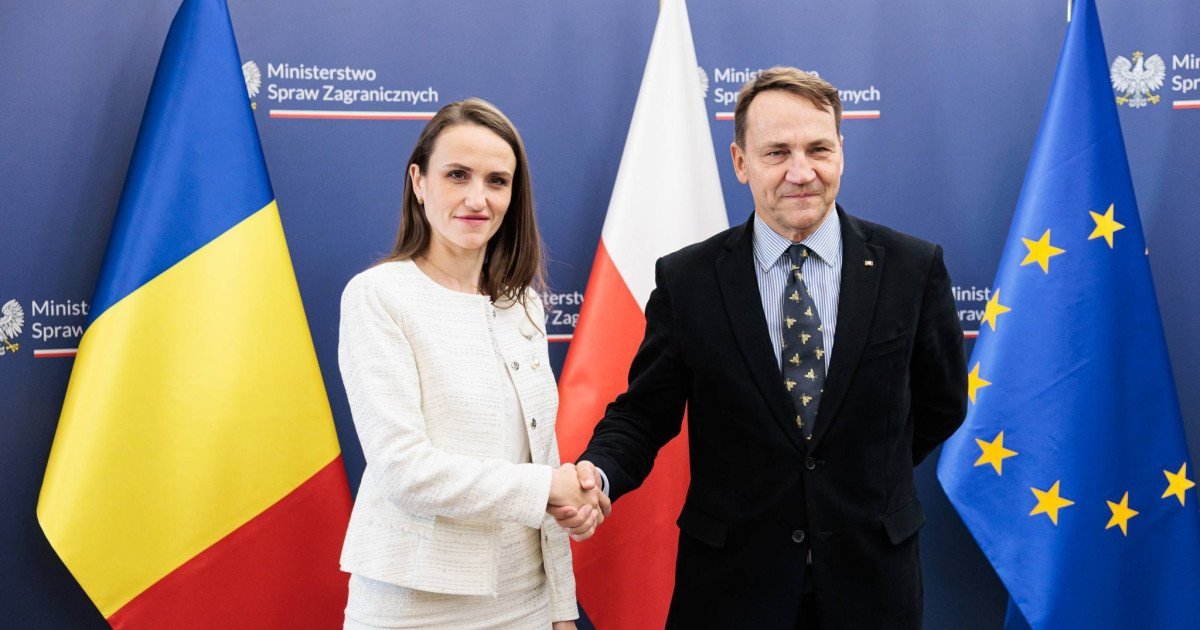 Oana Țoiu, la Varșovia: Discuții despre Orientul Mijlociu și consolidarea parteneriatului strategic cu Polonia Ministrul de Externe, Oana Țoiu, a efectuat o vizită oficială în Polonia, unde s-a întâlnit cu omologul său, Radosław Sikorski