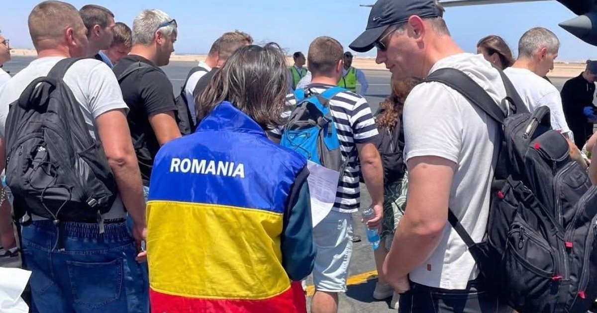 Peste 1500 de români, repatriați din Orientul Mijlociu cu ajutor european Ministrul Afacerilor Externe, Oana Țoiu, a fost prezentă luni pe Aeroportul Internațional Henri Coandă pentru a întâmpina românii repatriați din Orientul Mijlociu