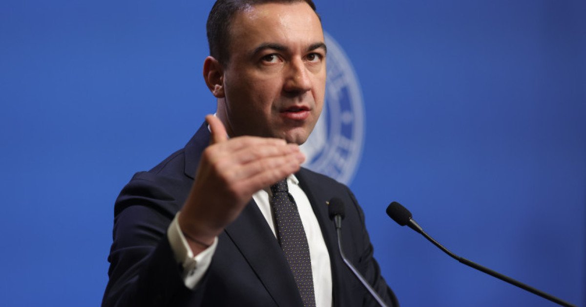 România nu rămâne fără carburanți: Stocurile actuale ar acoperi cinci luni, spune ministrul Energiei Ministrul Energiei, Bogdan Ivan, a declarat că, în cazul în care România ar înceta complet să importe și să producă carburanți, stocurile existente, atât comerciale, cât și de urgență, ar fi suficiente pentru aproximativ cinci luni