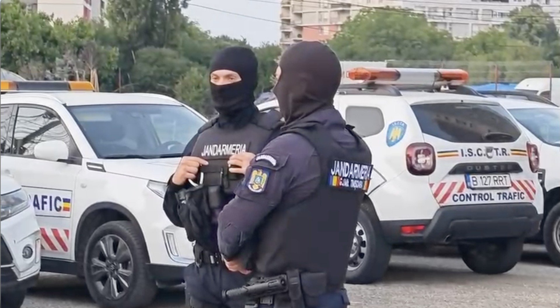 Percheziții masive într-un dosar de fraudă cu deșeuri: Prejudiciu de 237 de milioane de lei Polițiștii au efectuat marți dimineață o amplă operațiune de percheziții în București și în 13 județe, vizând un dosar de infracțiuni economice în domeniul gestionării deșeurilor