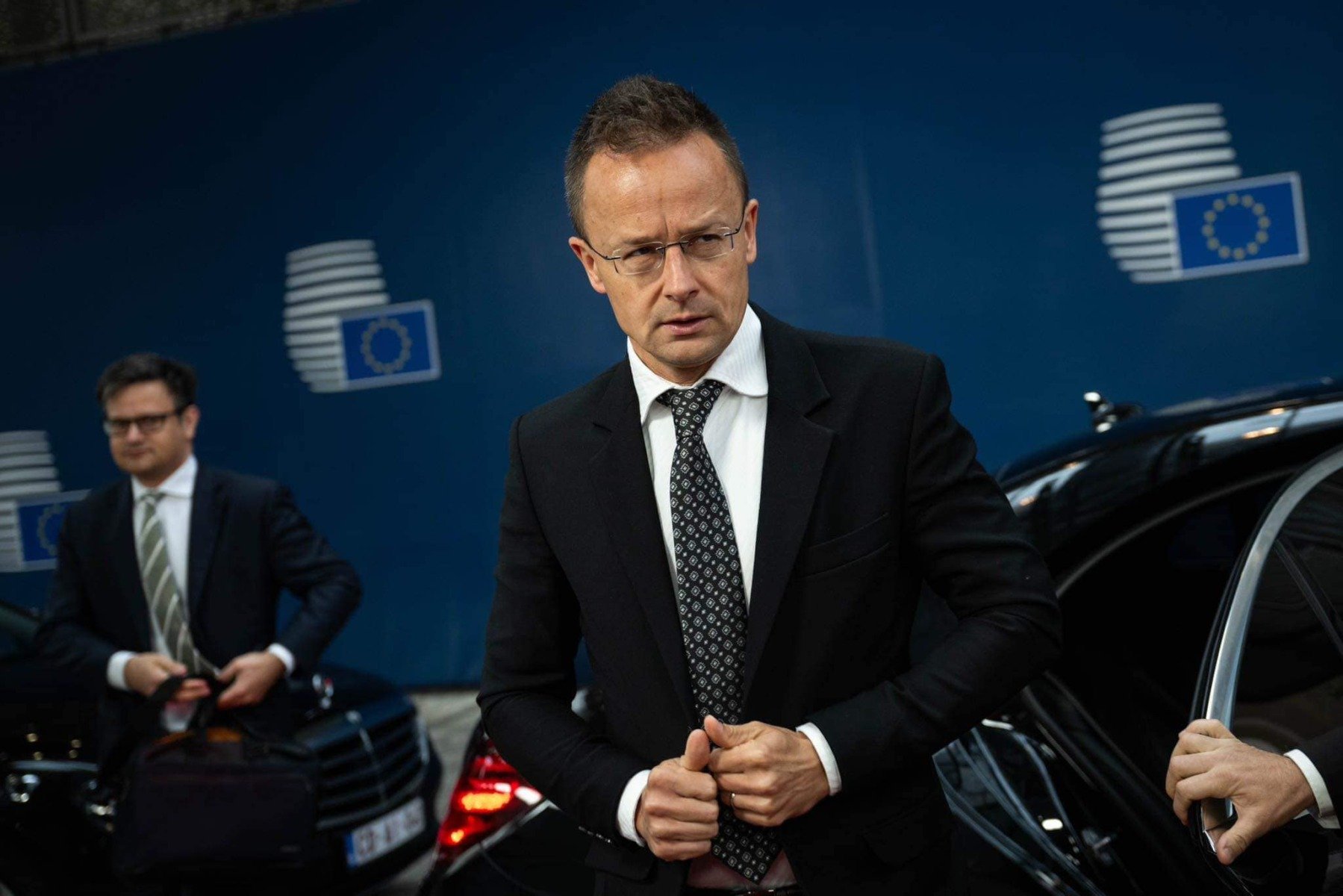 Szijjarto, după declarațiile lui Zelenski: „Amenințare cu moartea” Ministrul de Externe al Ungariei, Peter Szijjarto, a reacționat dur la declarațiile președintelui ucrainean Volodimir Zelenski, care a sugerat că ar putea oferi soldaților ucraineni adresa premierului ungar Viktor Orban, dacă acesta va continua să blocheze ajutorul financiar al Uniunii Europene pentru Ucraina