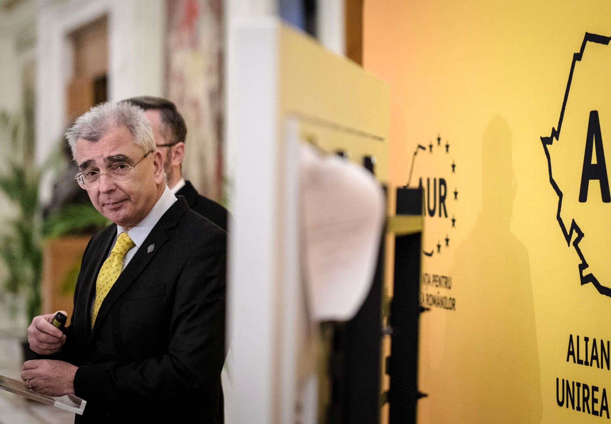 AUR atacă PSD pe fondul tensiunilor generate de războiul din Iran Petrișor Peiu, președintele Consiliului Național al partidului extremist AUR, a lansat un nou atac la PSD, joi, acuzând social-democrații că întrețin o criză economică