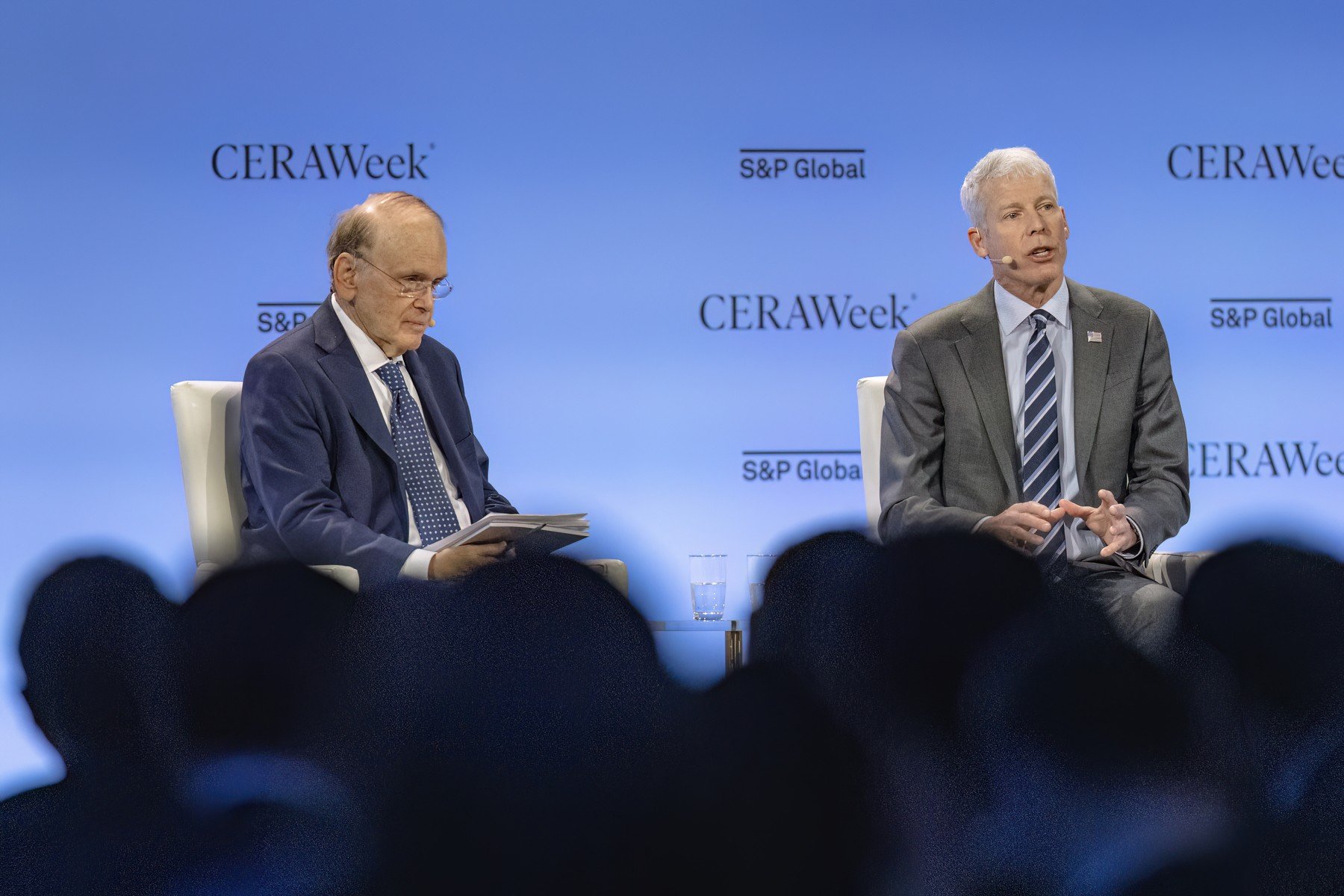 Petroliștii sfidează oficialul american: „Criza e gravă, domnule!”