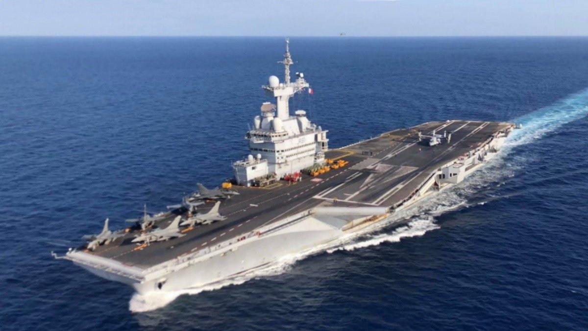 Portavionul Charles de Gaulle, localizat în timp real prin analiza datelor de pe o aplicație sportivă Un membru al marinei franceze a expus accidental locația precisă a portavionului Charles de Gaulle în Marea Mediterană, dezvăluirea fiind făcută prin analiza activității online a acestuia pe o aplicație de monitorizare a performanțelor sportive