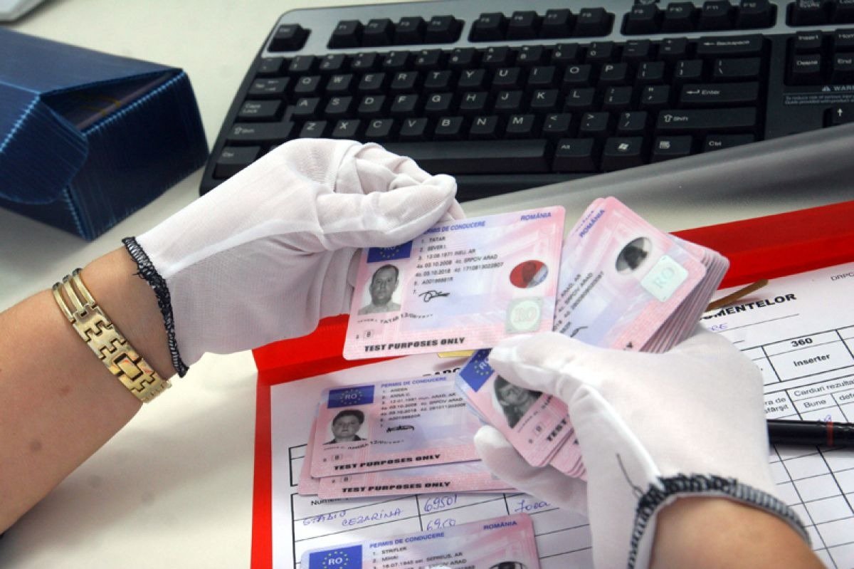 Cazierul electronic, respins la ghișeu: birocrația digitală îngreunează obținerea permisului auto Noile platforme online ale statului, menite să simplifice procedurile administrative, generează confuzie și frustrare în rândul cetățenilor