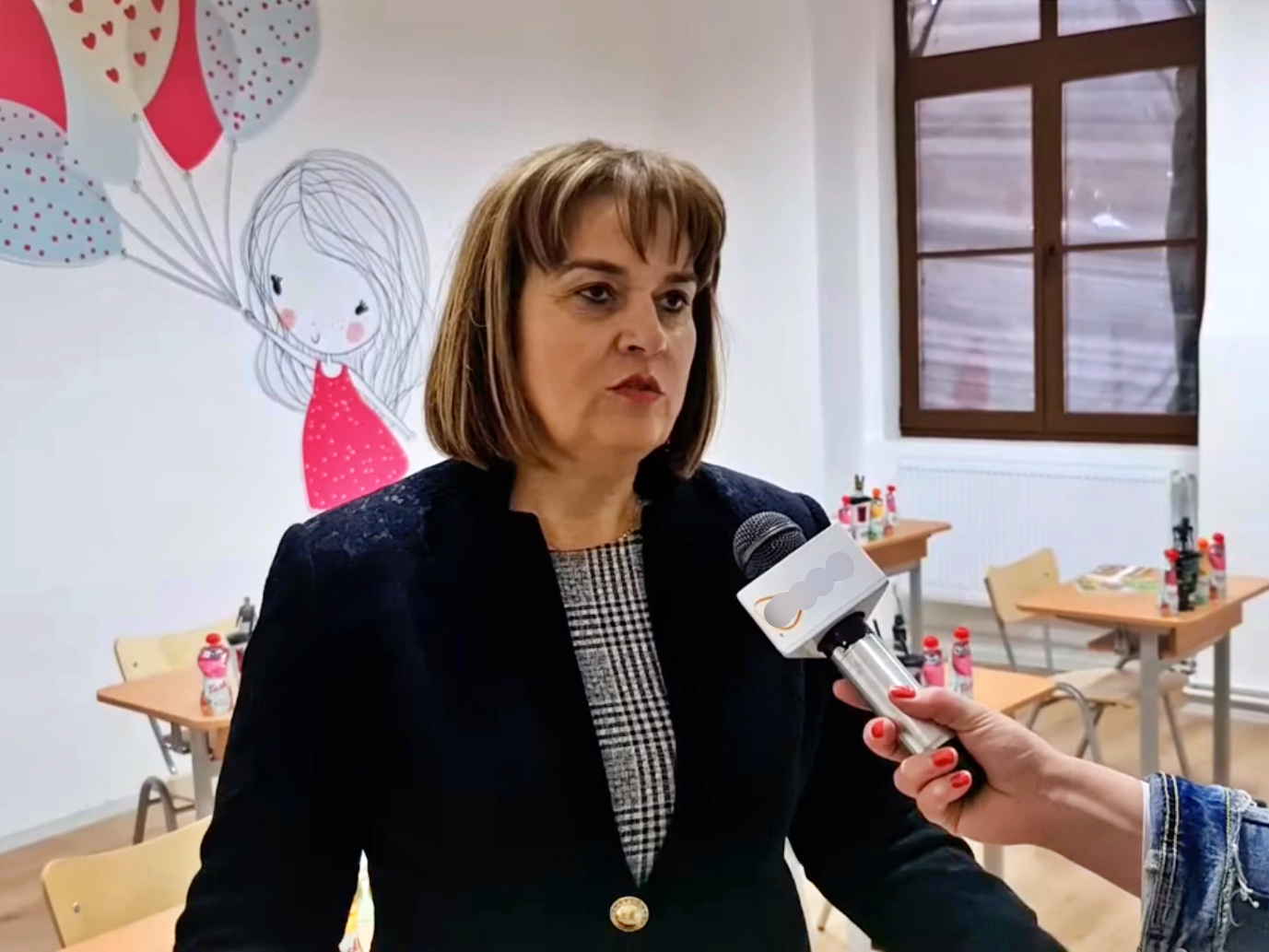 Fostul rector al UAV Arad, Ramona Lile, vizată de o anchetă penală Ramona Lile, fost rector al Universității „Aurel Vlaicu” (UAV) din Arad, este cercetată pentru „infracțiuni legate de serviciu” și fals, conform informațiilor obținute de la surse judiciare
