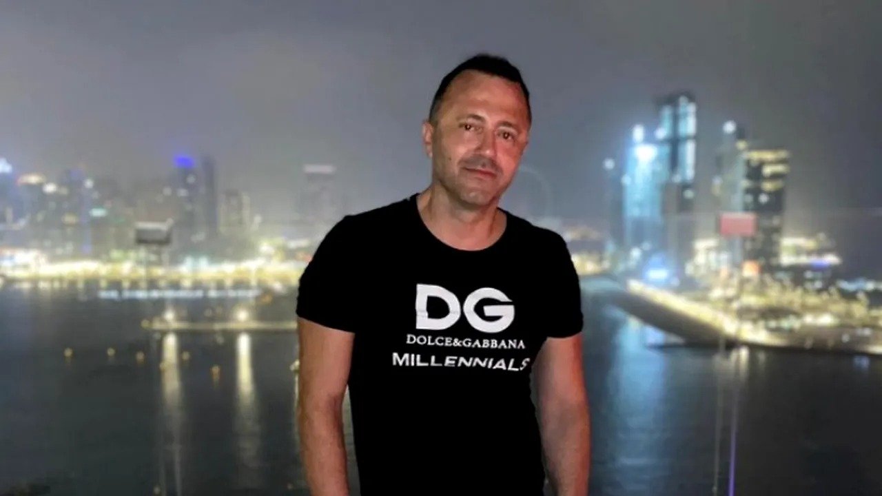 Răsturnare de situație în cazul Kreiner: Ucigașii milionarului susțin că iubita ar fi comis crima Un nou scenariu este conturat în cazul morții milionarului Adrian Kreiner, în urma declarațiilor făcute de avocații a doi dintre inculpați