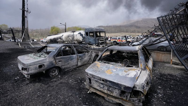 Video nou confirmă lovitura aeriană americană asupra bazei IRGC adiacentă unei școli din Iran Un nou videoclip pare să confirme că Statele Unite au efectuat o lovitură aeriană asupra unei baze navale a Gardienilor Revoluției Islamice (IRGC) din Iran, adiacentă unei școli elementare din Minab