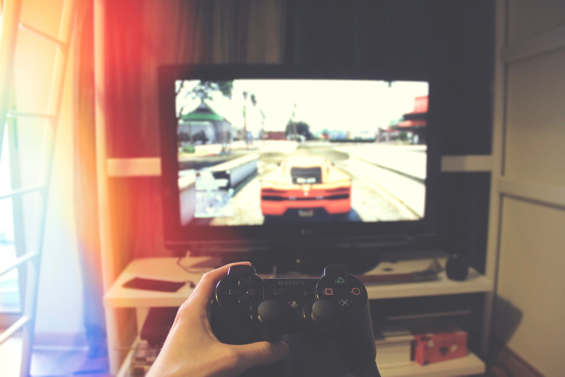 Sony crește prețul consolei PlayStation 5 din cauza problemelor economice globale Bucuroși sau nu, pasionații de jocuri video vor scoate mai mulți bani din buzunar pentru a-și achiziționa o consolă PlayStation 5