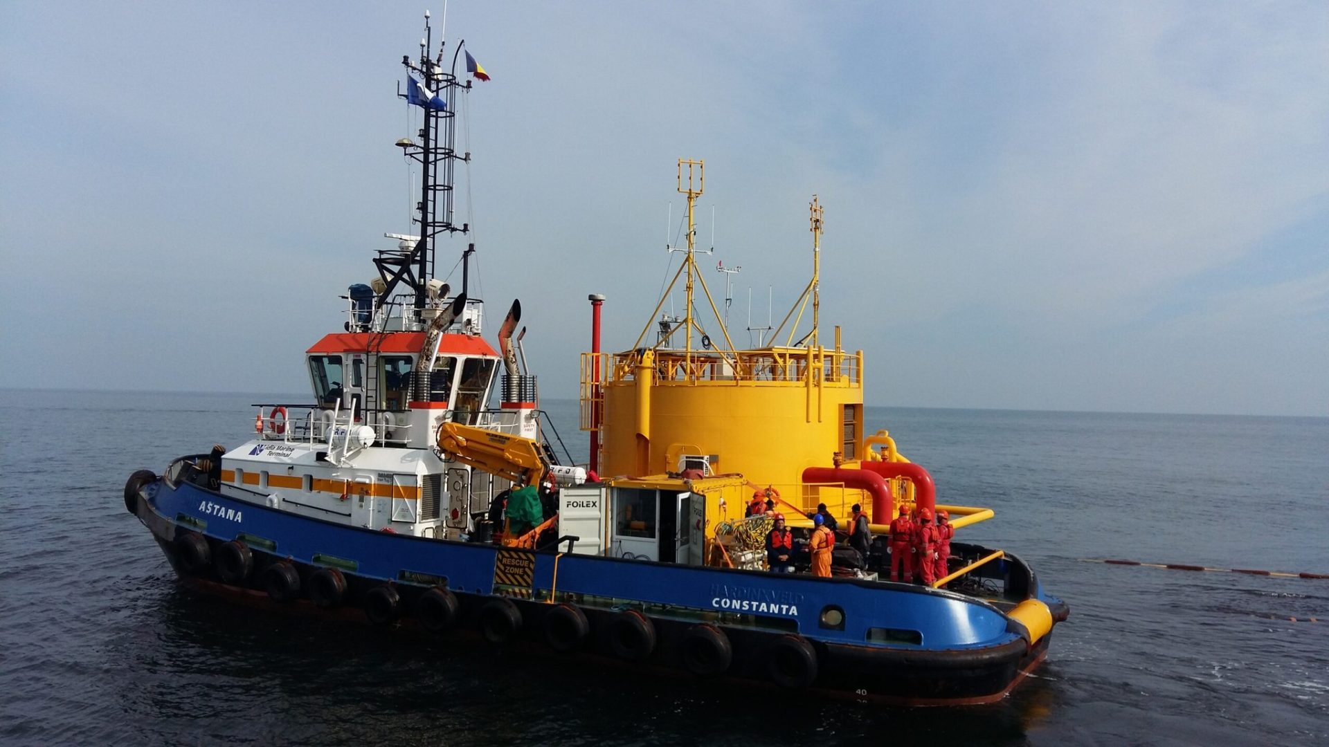 Operațiunile de căutare continuă după scufundarea remorcherului în Portul Midia Forțele Navale Române continuă sâmbătă, 21 martie, operațiunile de căutare a persoanelor dispărute în urma scufundării remorcherului „Astana”