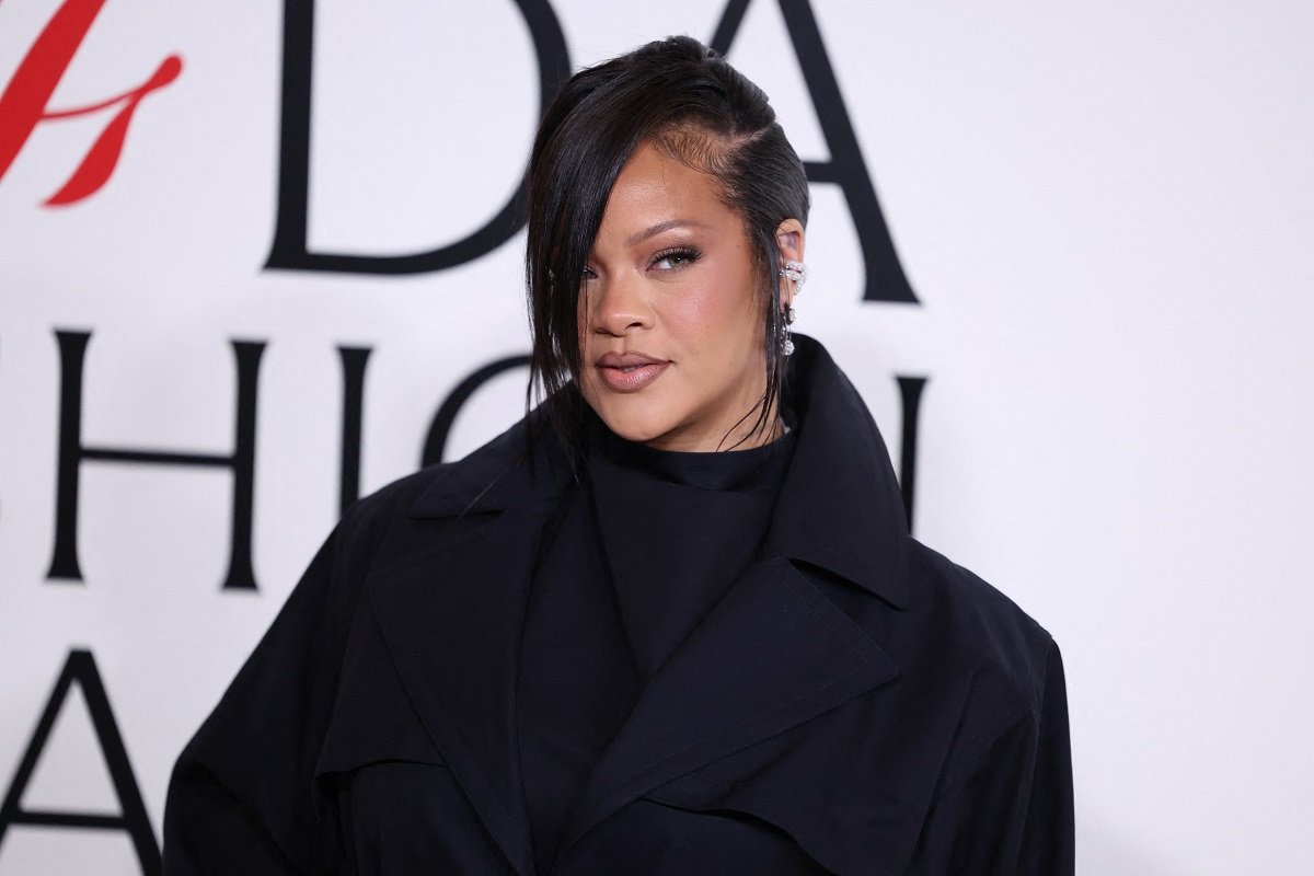 Rihanna, ținta unui atac armat la reședința din Beverly Hills O serie de focuri de armă au vizat locuința cântăreței Rihanna în Beverly Hills, conform informațiilor confirmate de autoritățile locale