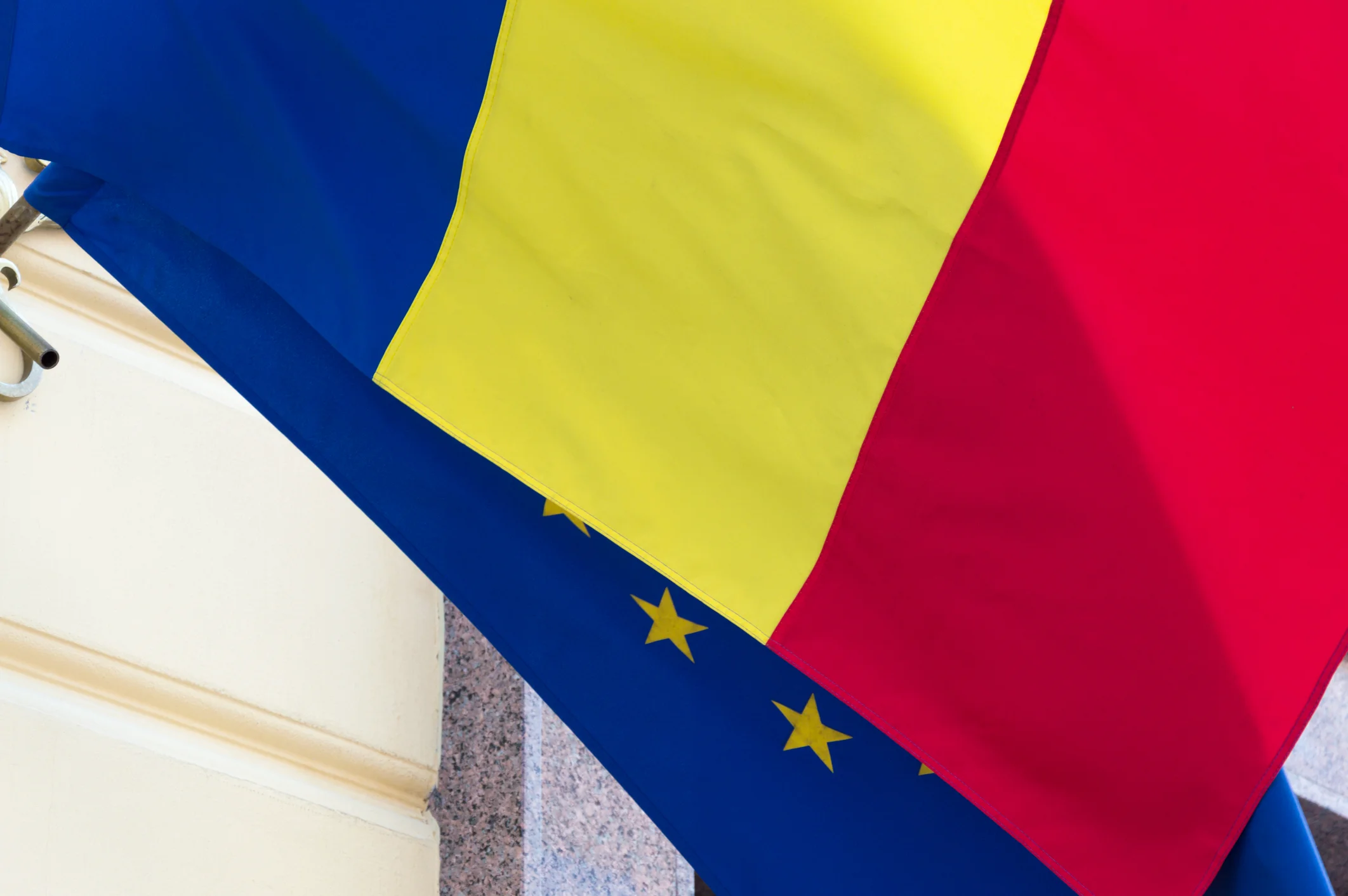 România primește undă verde de la Bruxelles pentru un program de 150 de milioane de euro dedicat stocării energiei Comisia Europeană a aprobat o schemă de ajutor de stat notificată de România, în valoare de 150 de milioane de euro, echivalentul a aproximativ 764 de milioane de lei