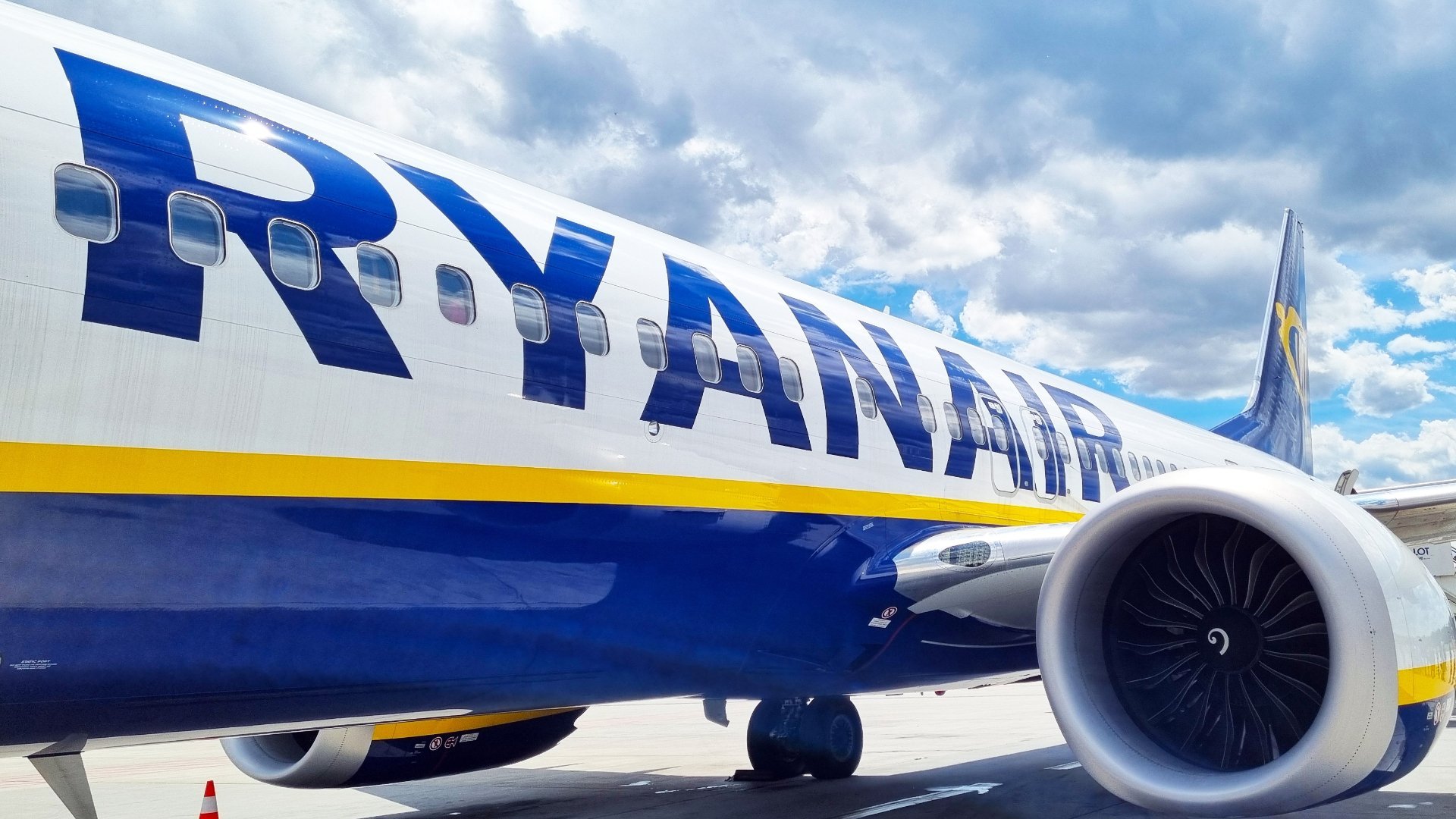 Mii de pasageri Ryanair blocați în Iordania: Zboruri anulate din cauza tensiunilor din Orientul Mijlociu Aproximativ patru mii de pasageri ai companiei aeriene Ryanair așteaptă să fie repatriați din Iordania, potrivit declarațiilor CEO-ului Michael O’Leary