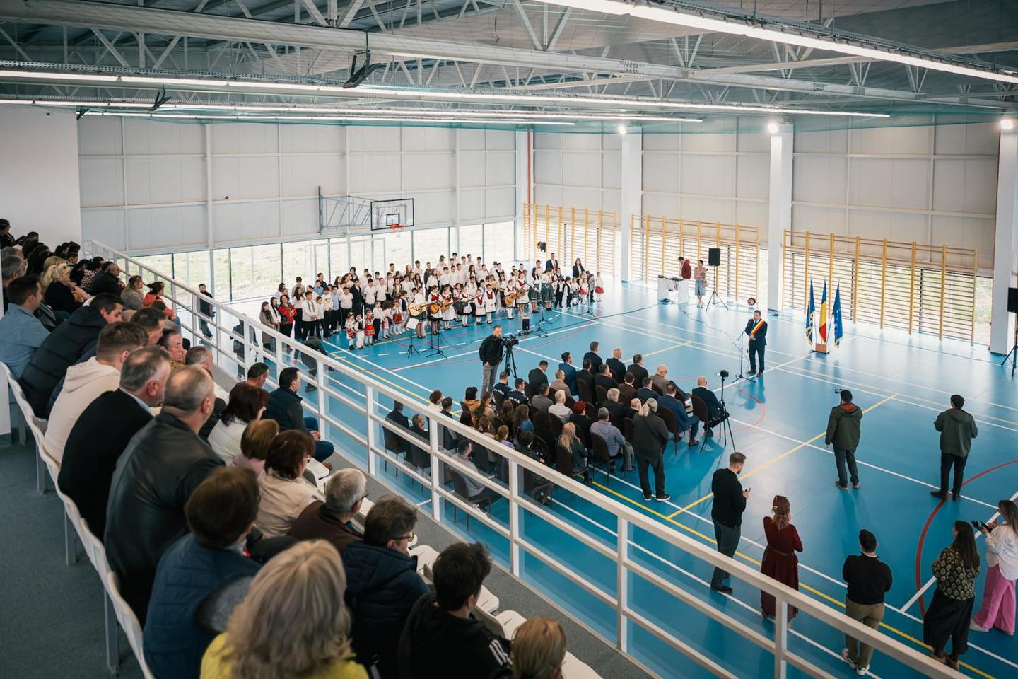 Investiții masive în infrastructura sportivă: Ministrul Dezvoltării a inaugurat sala de sport din Brâncovenești Ministrul Dezvoltării, Lucrărilor Publice și Administrației, Attila Cseke, a participat miercuri la inaugurarea sălii de sport din comuna Brâncovenești, județul Mureș