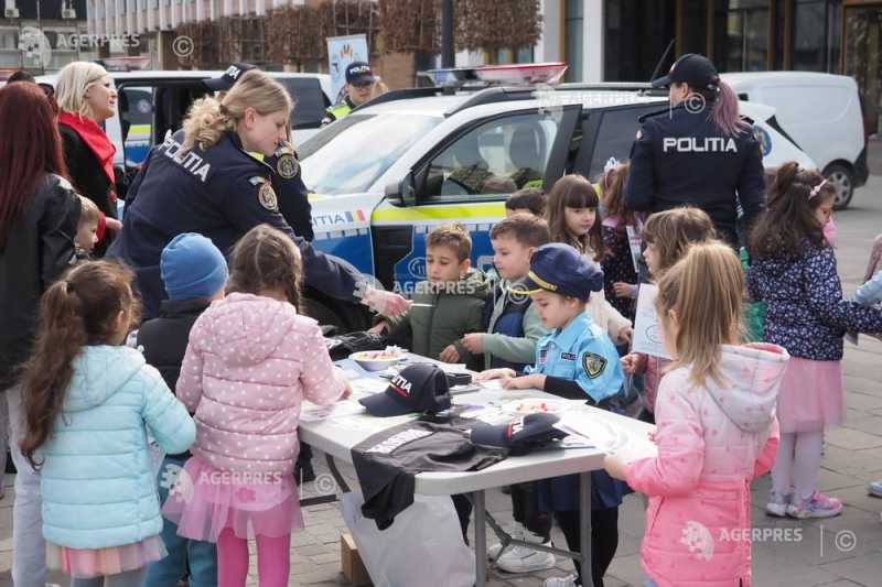 Sălaj: Micuții polițiști dau onorul. Ziua Poliției, sărbătorită la Zalău (foto)