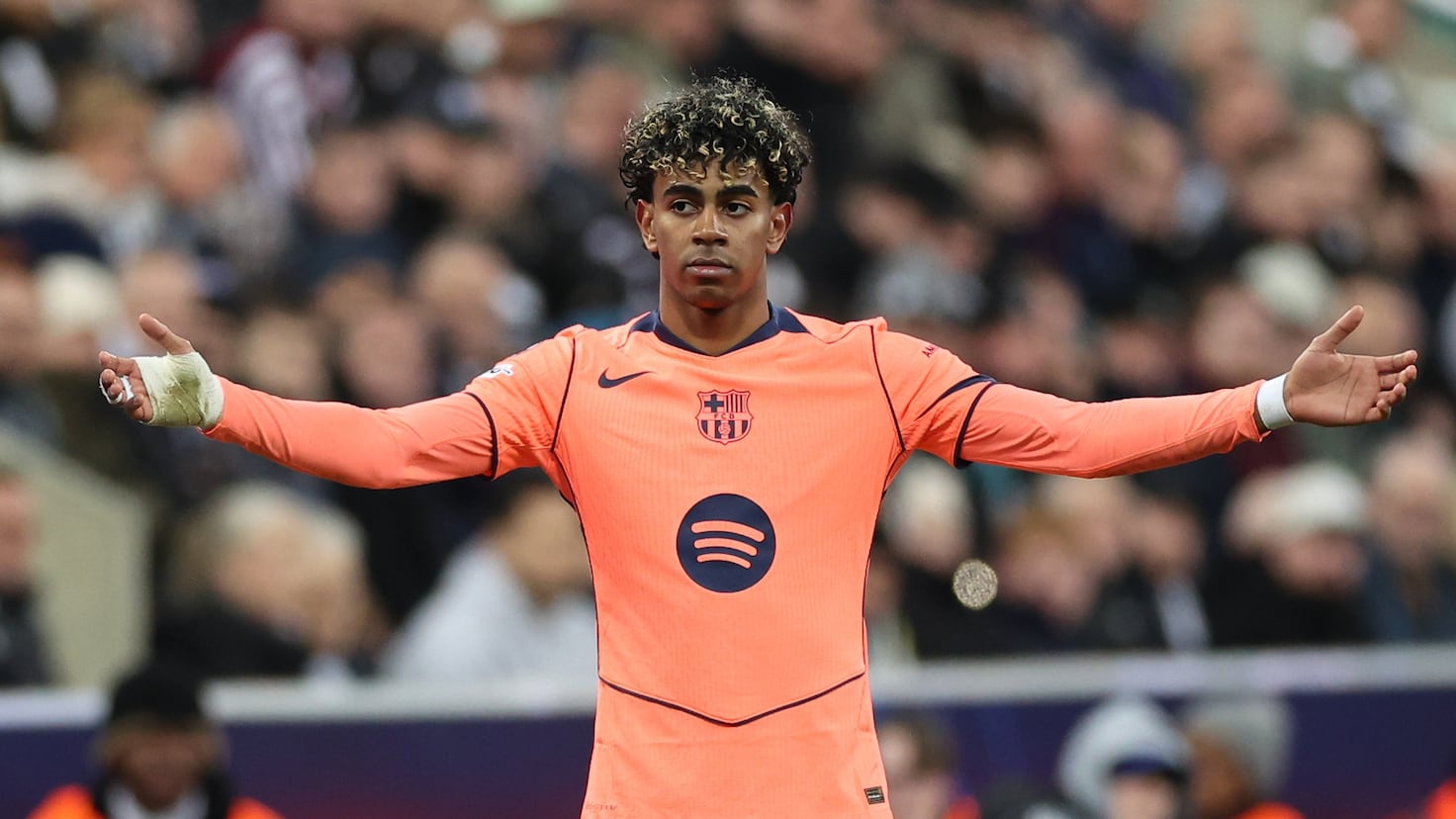 Barcelona, salvată in extremis de un gol norocos, continuă forma slabă în Europa Newcastle – Barcelona, un meci așteptat de iubitorii fotbalului, s-a încheiat cu un rezultat strâns, 1-1, care maschează fragilitatea echipei catalane