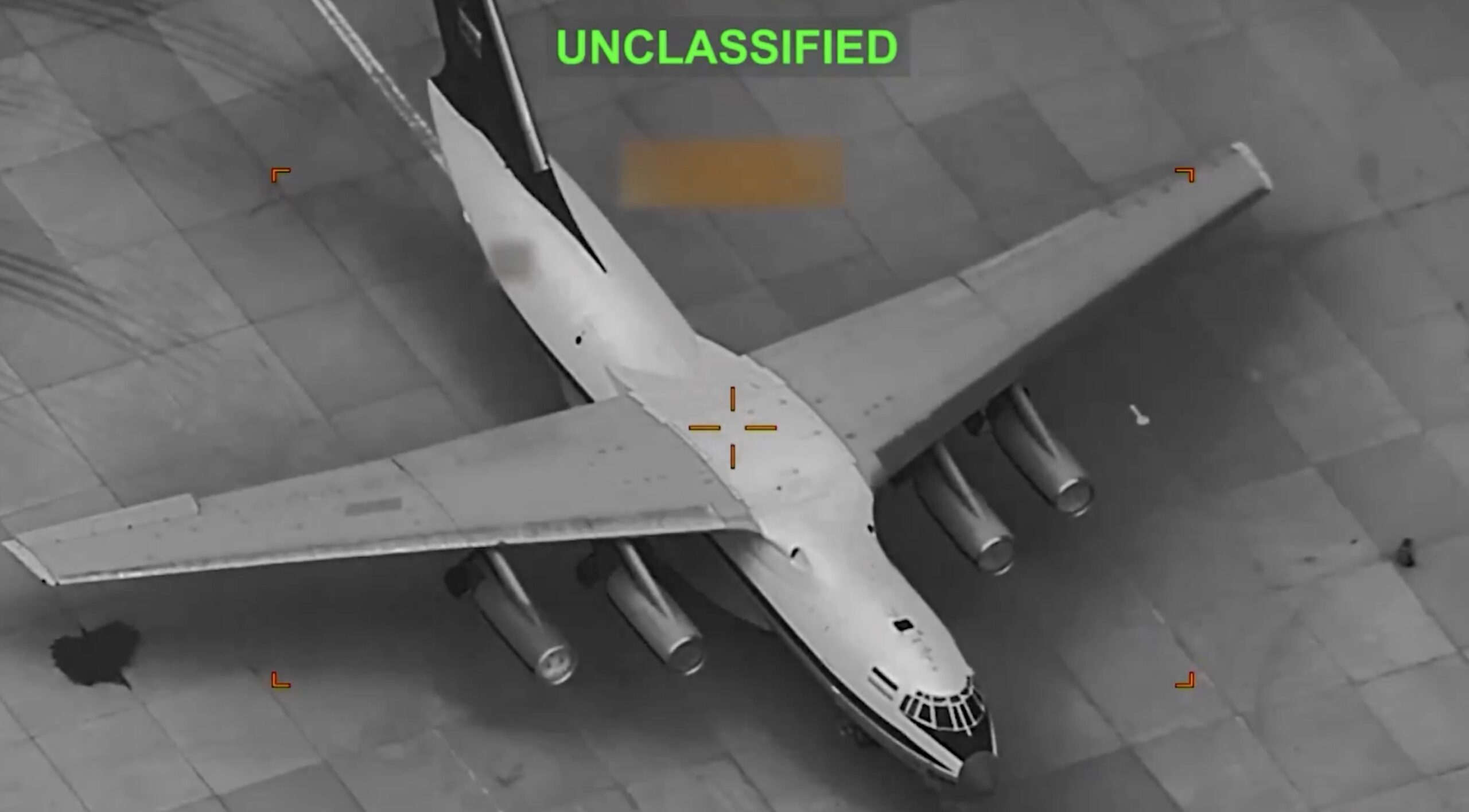 Atacuri Aeriene Americane vizează aeronave iraniene la Kerman Imagini video recente, distribuite pe rețelele sociale, surprind atacuri ale armatei americane asupra unor avioane cargo și alte aeronave pe aeroportul Kerman din sudul Iranului