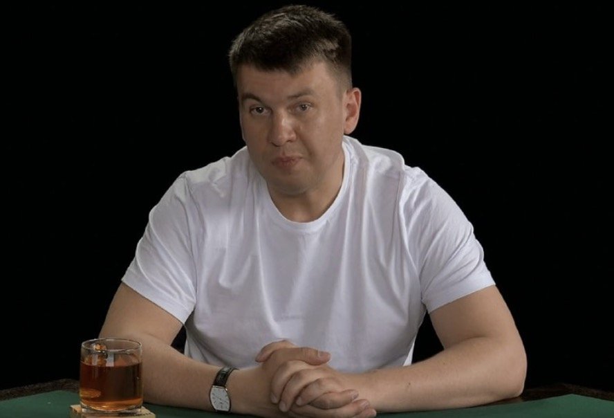Un blogger pro-Kremlin, internat într-un spital de psihiatrie după ce a criticat războiul și pe Putin Un blogger rus cunoscut pentru susținerea sa ferventă a Kremlinului și pentru atacurile la adresa opoziției a fost internat la Spitalul de Psihiatrie nr