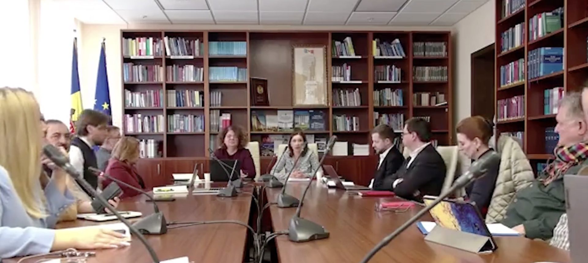 Șefa Consiliului Audiovizualului din Republica Moldova, Liliana Vițu, a răspuns unei deputate comuniste care se adresase în limba rusă, alegând să vorbească la rândul său în engleză