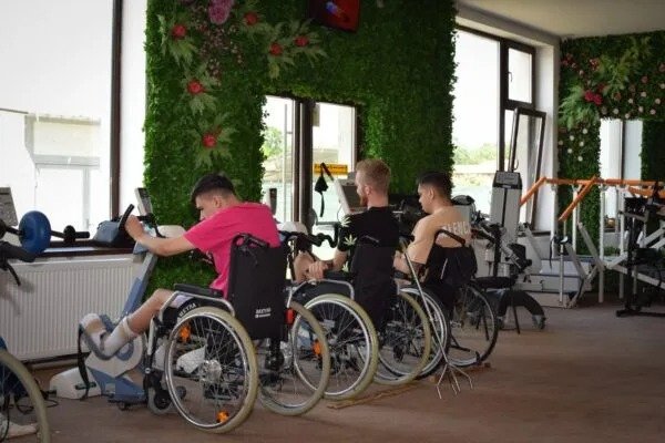 Recuperarea după accidentul vascular cerebral: un drum anevoios, dar posibil Un accident vascular cerebral (AVC) nu afectează doar funcțiile fizice ale unei persoane, ci poate distruge ritmul vieții, încrederea și speranța
