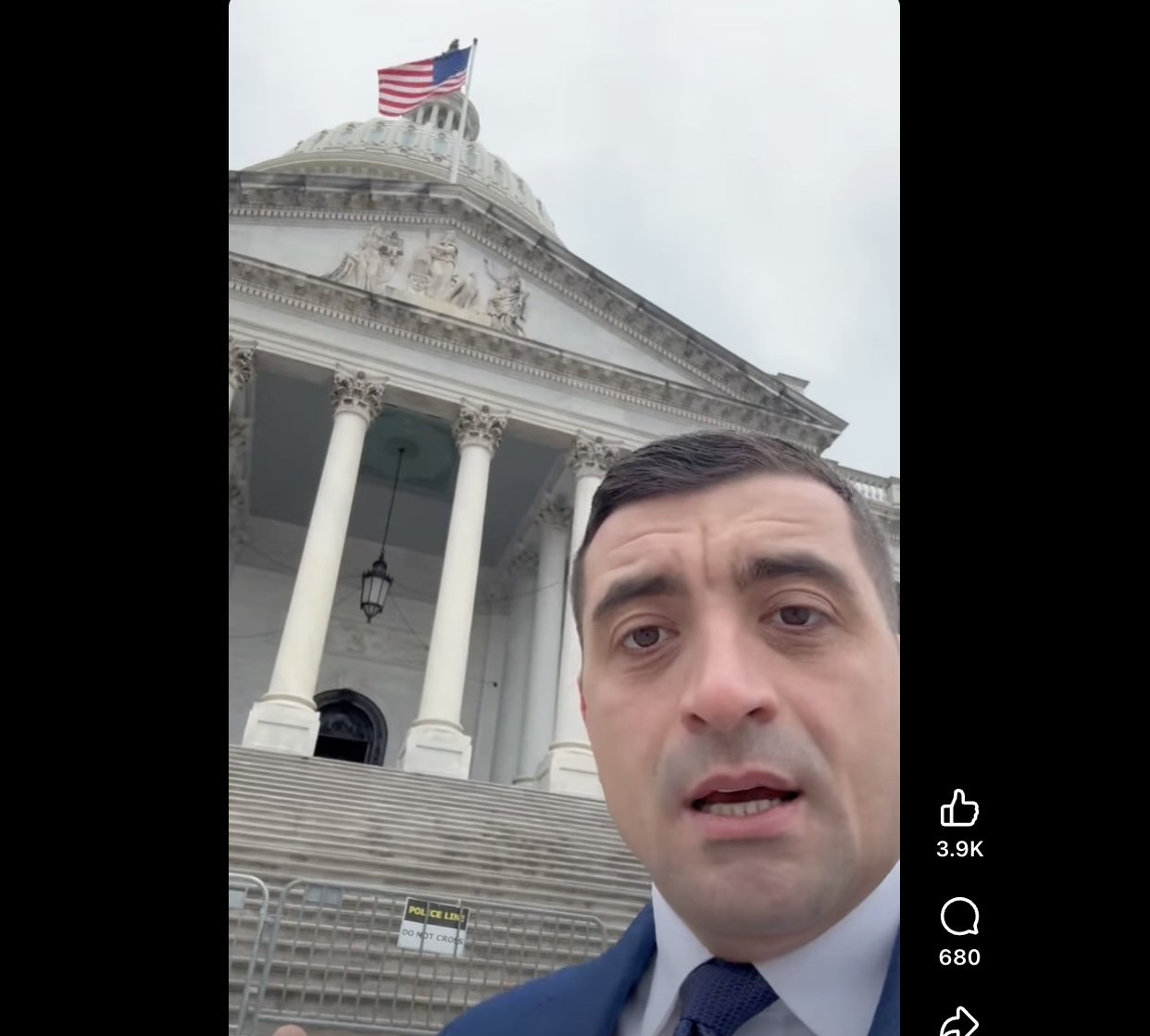 Simion la Washington: Liderul AUR promovează teorii conspiraționiste și caută „salvarea” în era Trump George Simion, liderul partidului extremist AUR, se află în Statele Unite ale Americii, unde participă la o dezbatere alături de „aleși” din mai multe țări, potrivit unei postări recente pe rețelele sociale