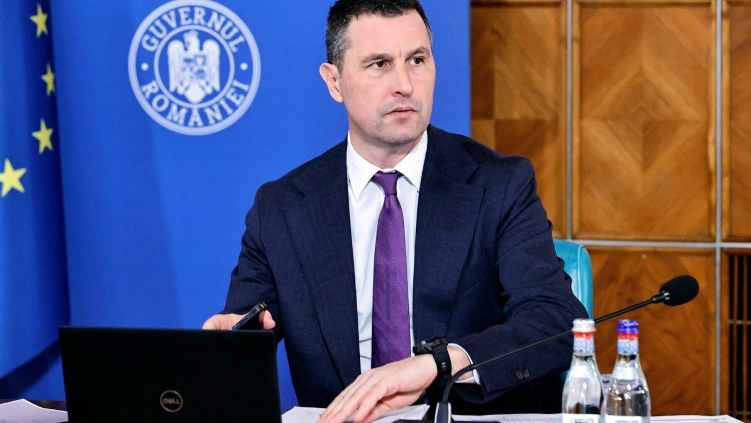 Tanczos Barna: Obiectivul de deficit bugetar devine dificil de atins Vicepremierul Tanczos Barna a declarat că România s-ar putea confrunta cu dificultăți în respectarea țintei de deficit bugetar de 6,2% din PIB, stabilită de Comisia Europeană