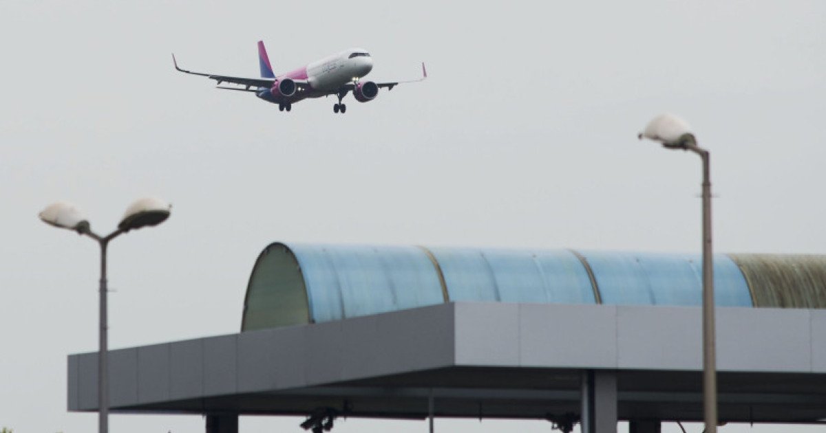 23 de zboruri anulate de pe aeroportul Otopeni din cauza evenimentelor din Orientul Mijlociu Compania Națională Aeroporturi București (CNAB) a anunțat anularea a 23 de zboruri de pe Aeroportul Internațional Henri Coandă București (Otopeni) joi, din cauza evenimentelor din Orientul Mijlociu