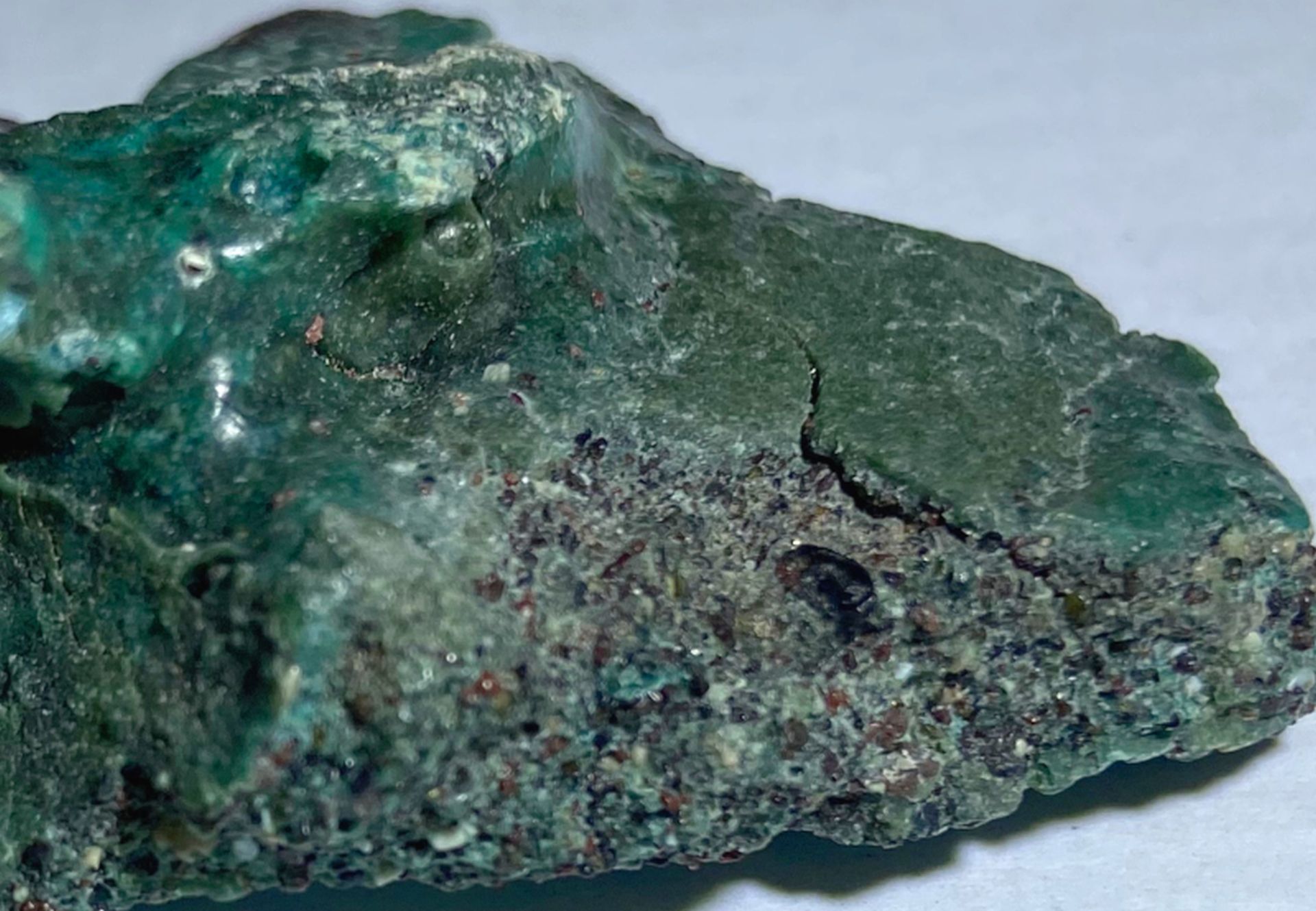 Țestoasele marine, amenințate de „roci de plastic” pe o insulă izolată din Brazilia O insulă vulcanică izolată din Brazilia, cunoscută drept un paradis pentru țestoasele marine, se confruntă cu o problemă alarmantă