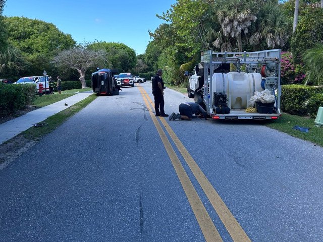 Tiger Woods, arestat după ce a refuzat testul de urină în urma accidentului auto Celebrul jucător de golf Tiger Woods a fost arestat vineri după-amiază în apropierea reședinței sale din Jupiter Island, Florida