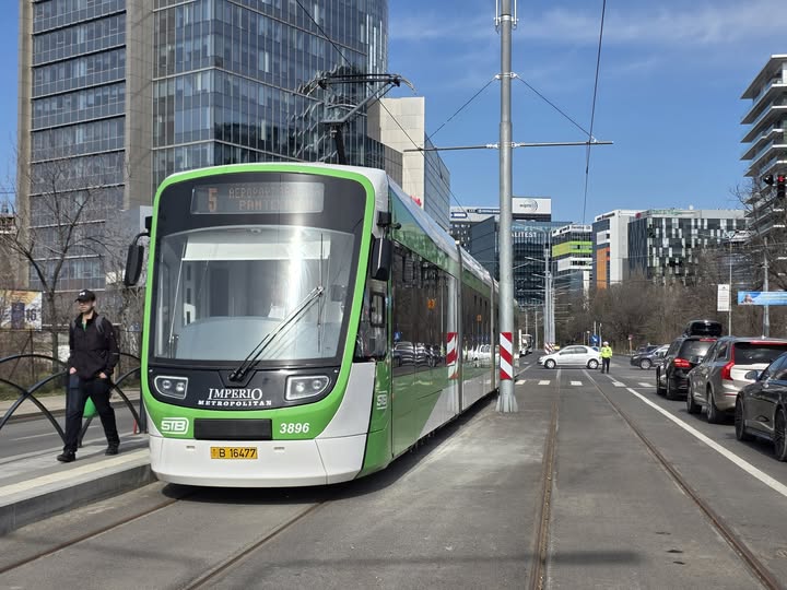 Tramvaiul „Corporatiștilor” Revine pe Traseu în Capitală După o pauză de doi ani, tramvaiul 5 revine în circulație în București, începând de duminică, la ora 12:00