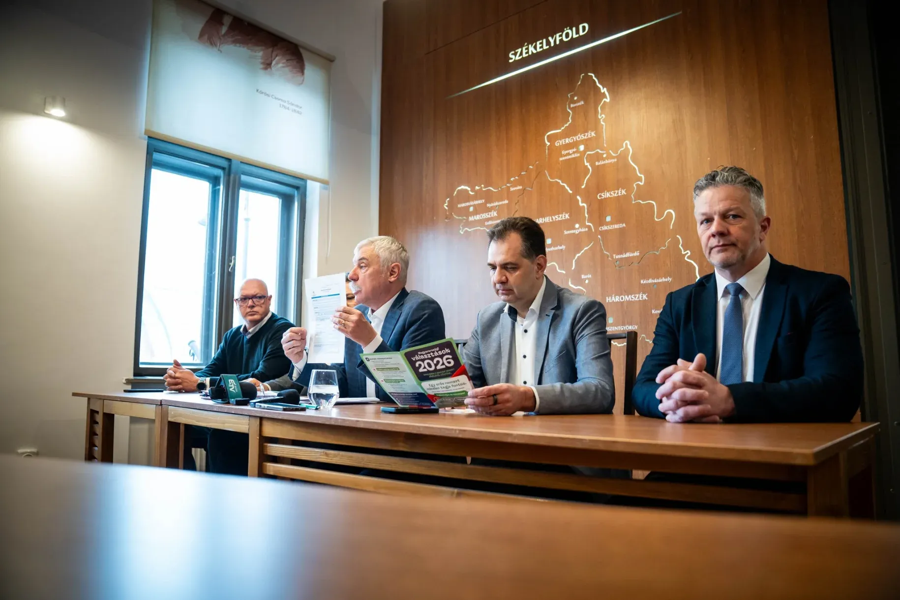 UDMR, implicată activ în strângerea de voturi pentru FIDESZ în Transilvania Uniunea Democrată a Maghiarilor din România (UDMR) este implicată activ în colectarea voturilor prin corespondență pentru susținerea partidului FIDESZ, condus de premierul ungar Viktor Orbán