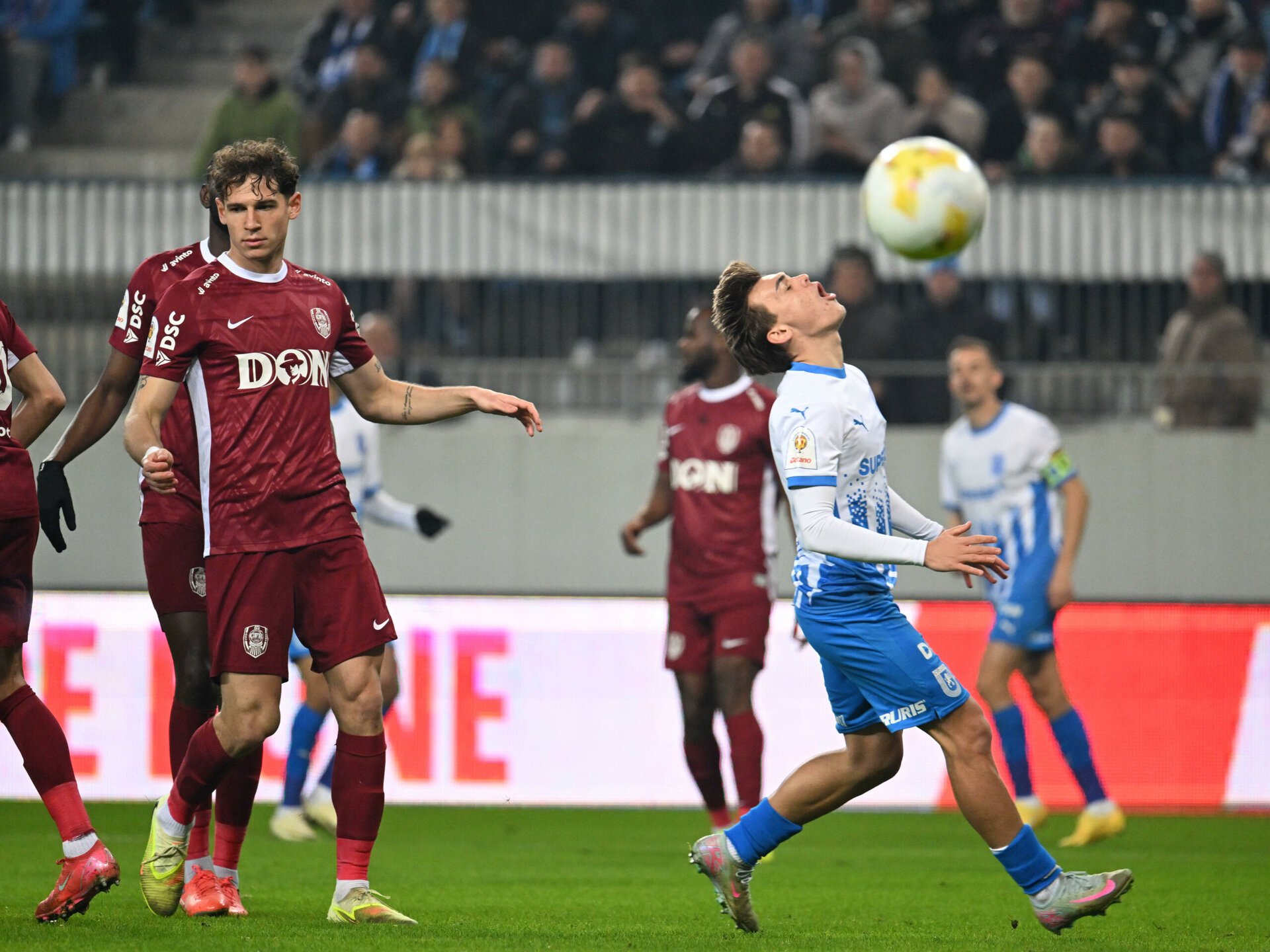 Universitatea Craiova a învins pe CFR Cluj cu scorul de 3-1, după prelungiri, și s-a calificat în semifinalele Cupei României