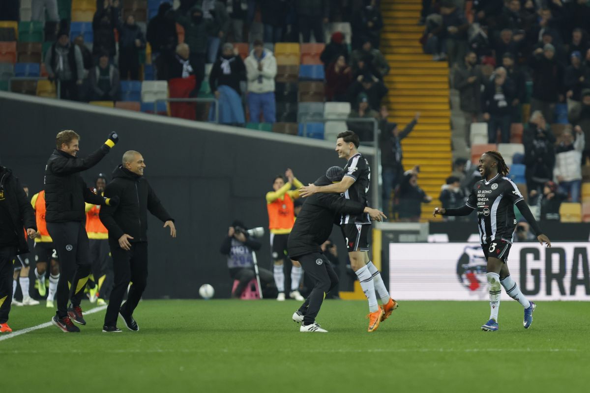 Udinese, cinică și eficientă: Genoa învinsă pe teren propriu GENOVA – Udinese a reușit o victorie importantă în deplasare, impunându-se cu scorul de 2-0 în fața echipei Genoa, într-un meci din cadrul campionatului italian de fotbal