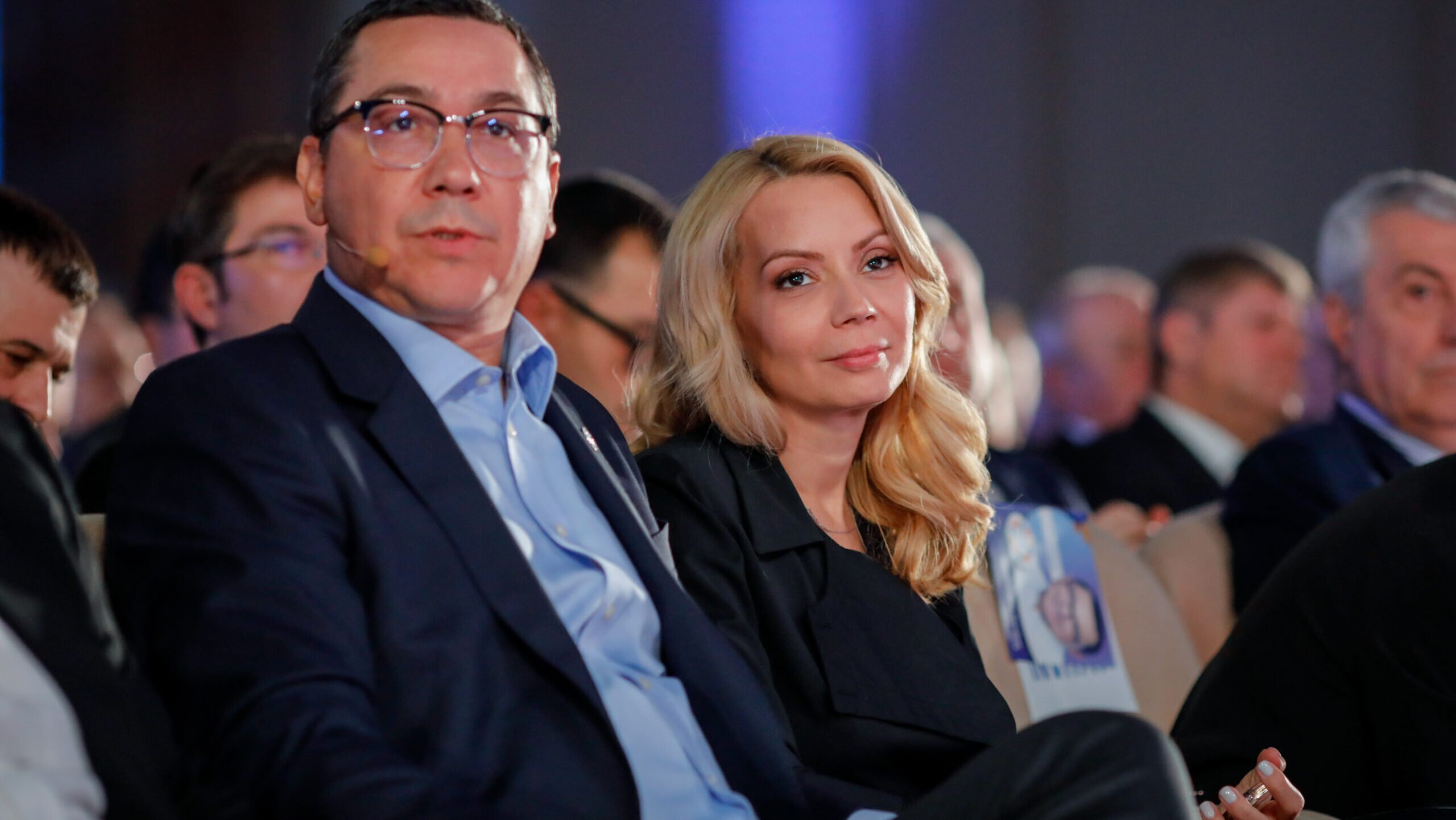 Scandal la repatrierea românilor din Emirate: Daciana Sârbu și Victor Ponta acuză implicarea ministrului Țoiu Repatrierea cetățenilor români din Emiratele Arabe Unite a fost umbrită de un episod controversat