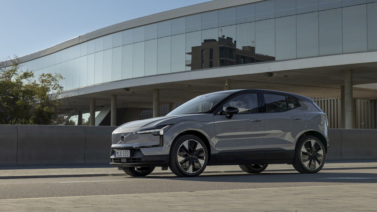 Volvo recheamă modelele EX30 din cauza unui posibil risc de supraîncălzire a bateriilor Producătorul auto Volvo a anunțat o rechemare a modelelor electrice EX30 din cauza unui posibil risc de supraîncălzire a pachetului de baterii