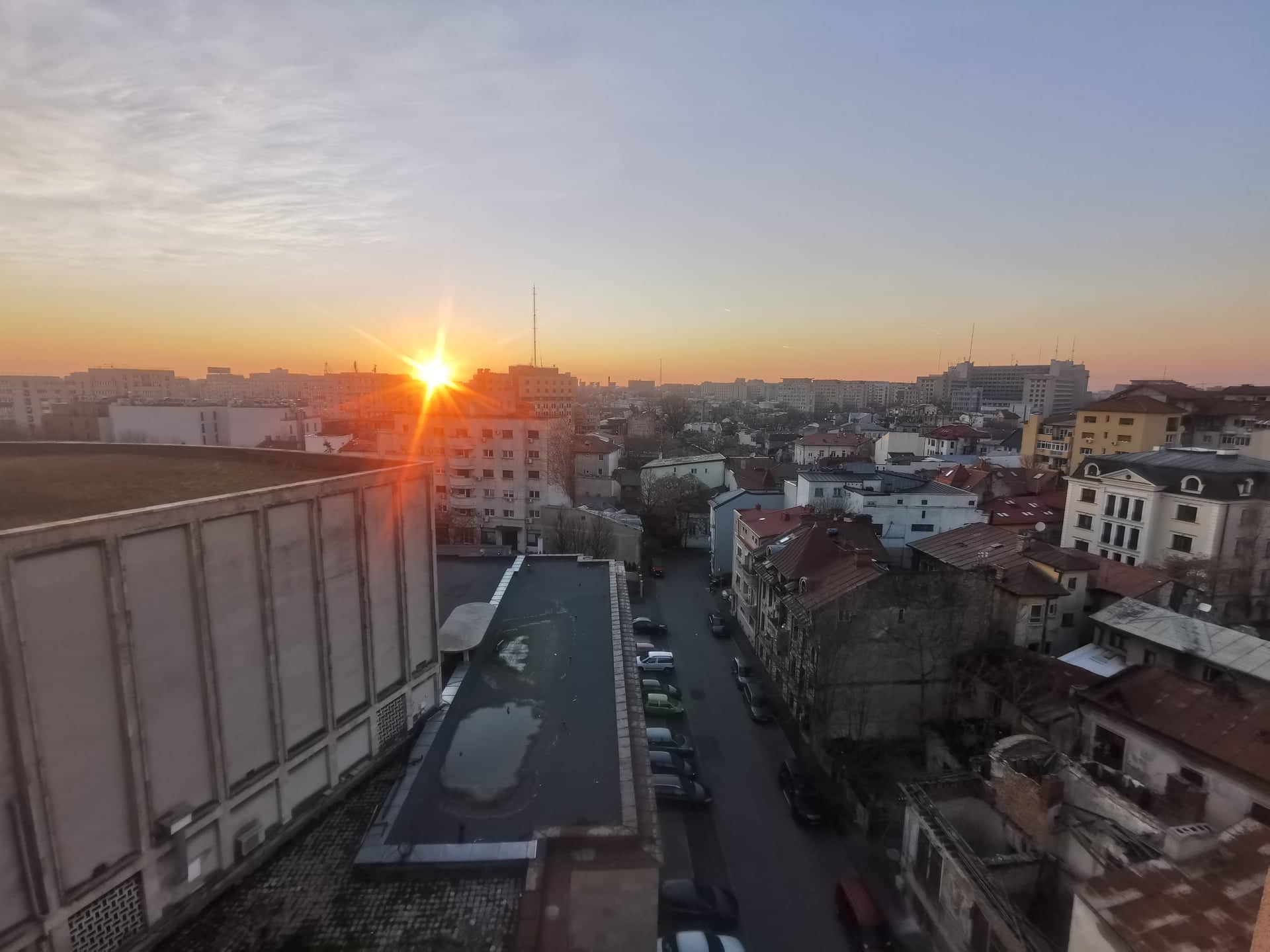Marți, 3 martie 2026, Bucureștiul se trezește cu o vreme schimbătoare, dar cu vești bune pentru cei ce așteaptă zilele însorite