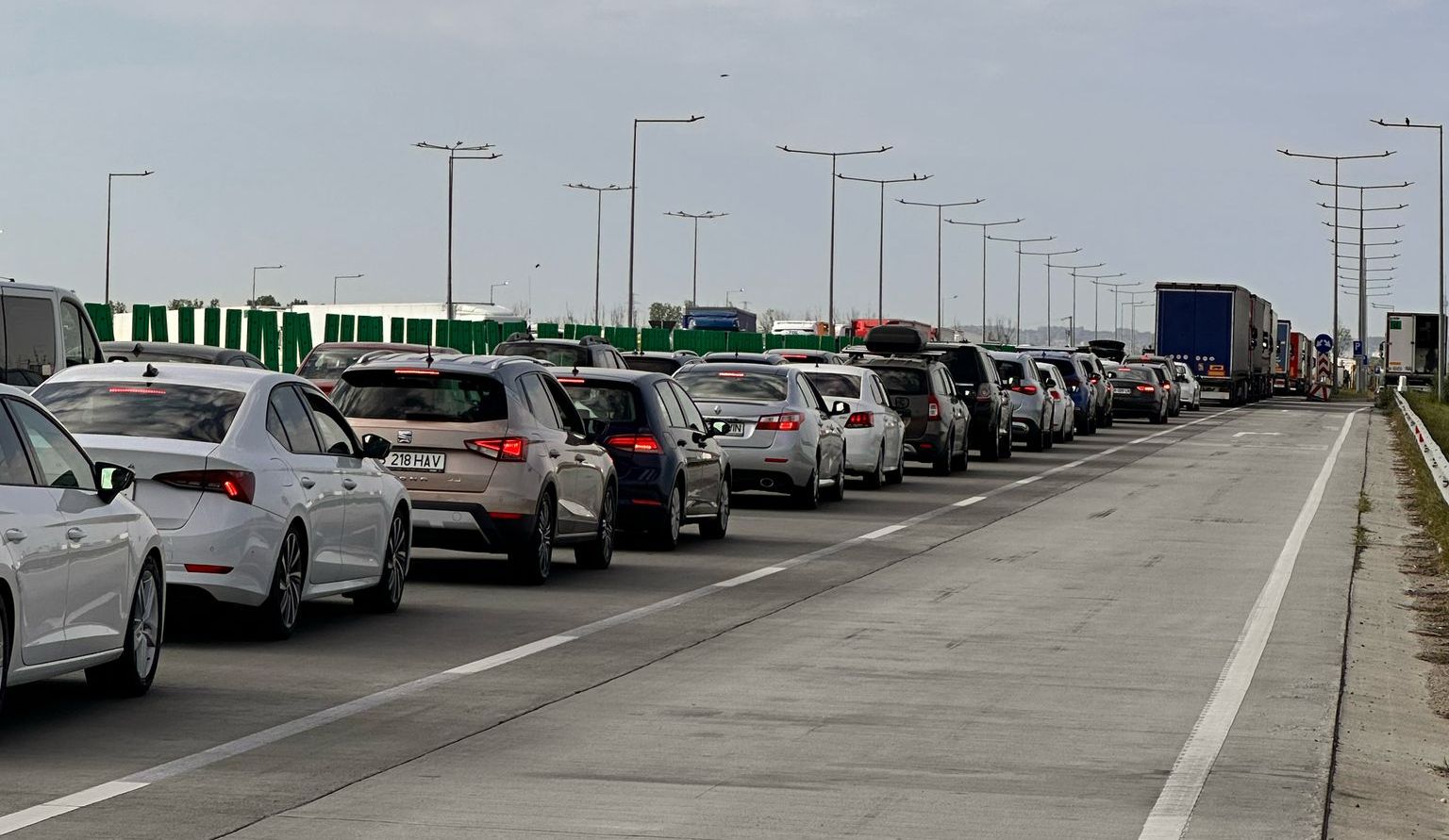Agenția Internațională pentru Energie recomandă măsuri drastice pentru a reduce consumul de petrol Agenția Internațională pentru Energie (AIE) a propus o serie de măsuri menite să reducă consumul de petrol și să atenueze efectele crizei energetice declanșate de tensiunile din Orientul Mijlociu și de creșterea prețurilor la combustibili