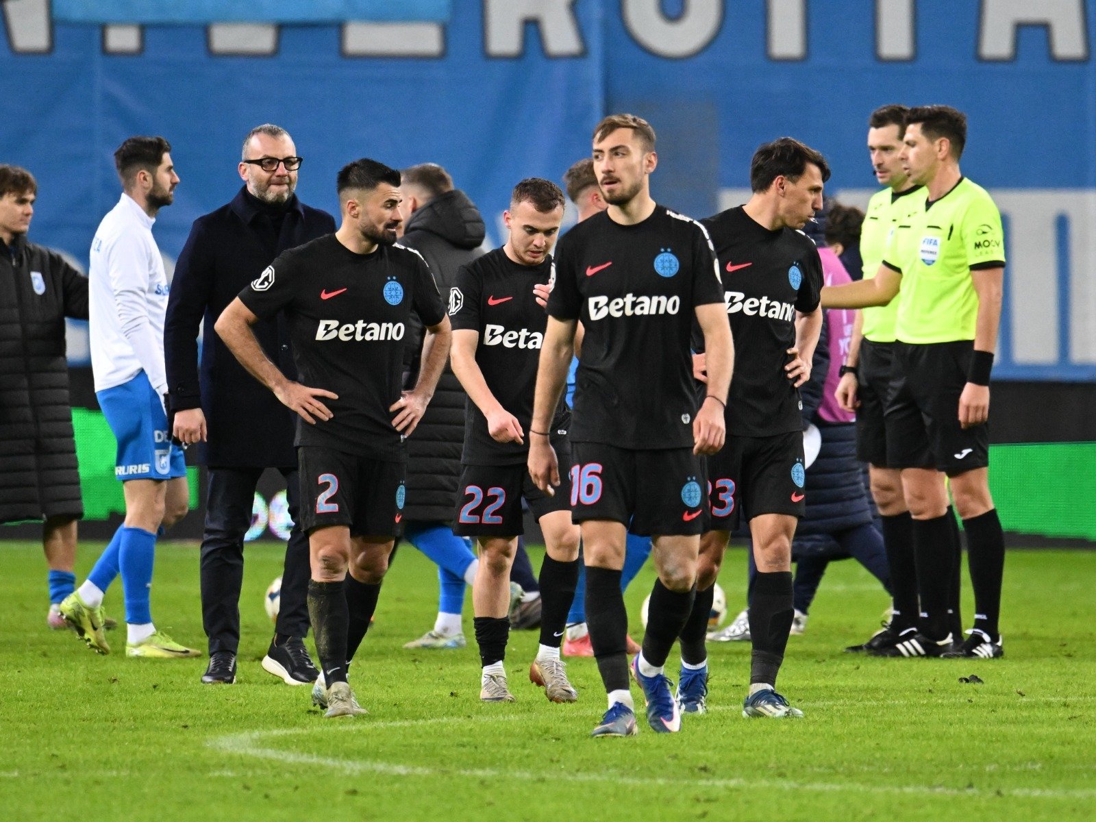 FCSB ratează play-off-ul și intră în play-out, o premieră tristă în „era Becali” Echipa de fotbal FCSB va evolua în play-out-ul sezonului actual, ratând astfel calificarea în play-off-ul Ligii 1
