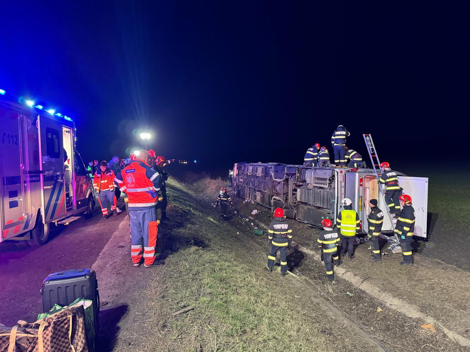 Accident grav cu un autocar în apropierea localității Tutova; un deces și 14 răniți Un accident rutier grav a avut loc sâmbătă, 21 martie, în localitatea Tutova, situată la limita dintre județele Galați și Vaslui