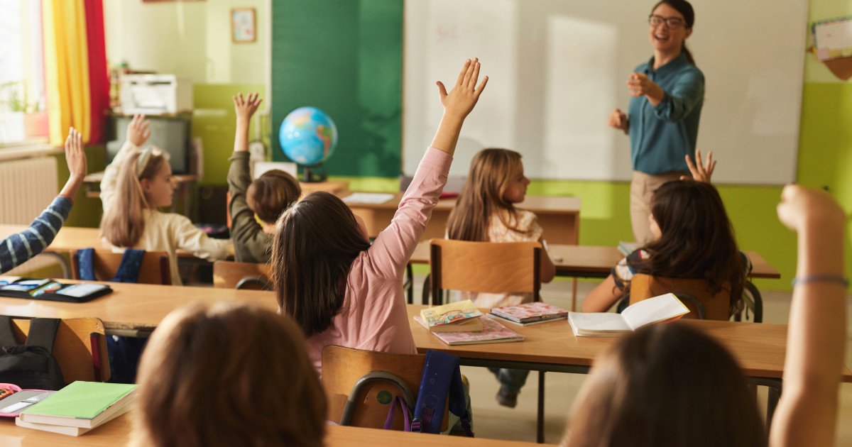 Vacanța de Paște 2026: Elevii intră în vacanță în aprilie. Cât timp se relaxează?