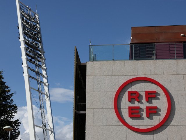 Spania își amână deplasarea în Turcia din cauza tensiunilor din Orientul Mijlociu Echipa națională de fotbal feminin a Spaniei a fost nevoită să își amâne deplasarea în Turcia, programată inițial pentru joi, 5 martie