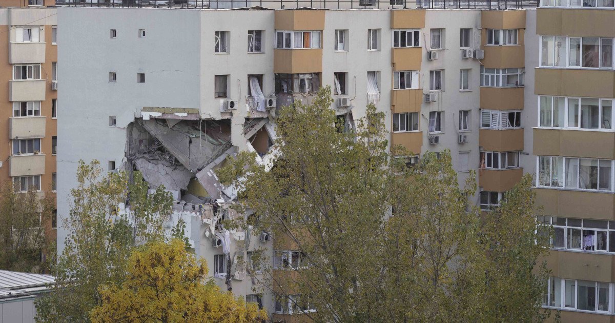 Autorizație de construire emisă pentru consolidarea blocului din Rahova, afectat de explozia din octombrie Primăria Sectorului 5 a emis autorizația de construire pentru începerea lucrărilor de consolidare și punere în siguranță a blocului de pe strada Vicina, din cartierul Rahova