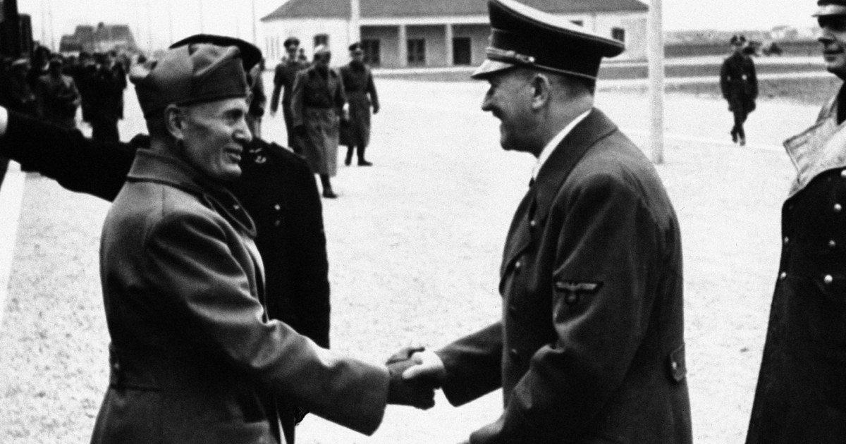 Documente secrete ale lui Mussolini, pregătite pentru licitație, recuperate de autorități Cinici pagini scrise de mână de Benito Mussolini, datând din aprilie 1944, au fost recuperate de autoritățile italiene