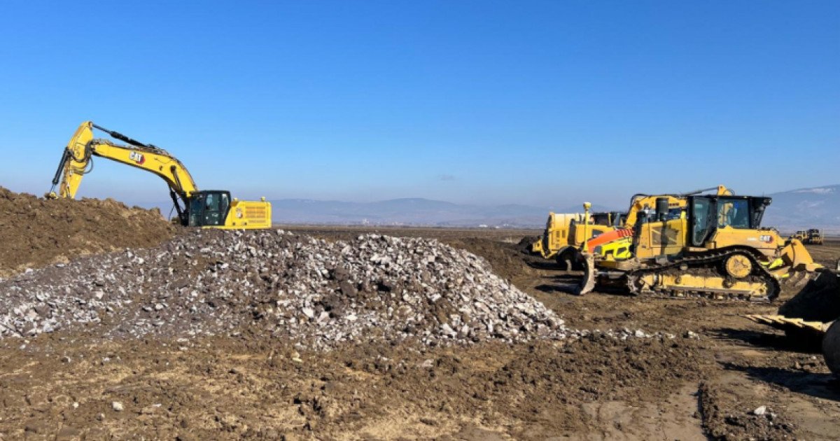 Cnir: Constructorii încep lucrările pe două loturi din autostrada a8