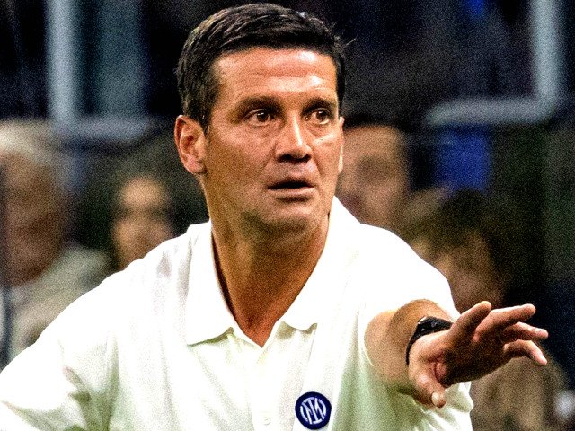 Chivu surprinde din nou: Inter la odihnă înaintea derby-ului cu AC Milan Cristi Chivu, antrenorul român al echipei Inter Milano, a luat o decizie neașteptată înaintea derby-ului cu AC Milan, programat duminică