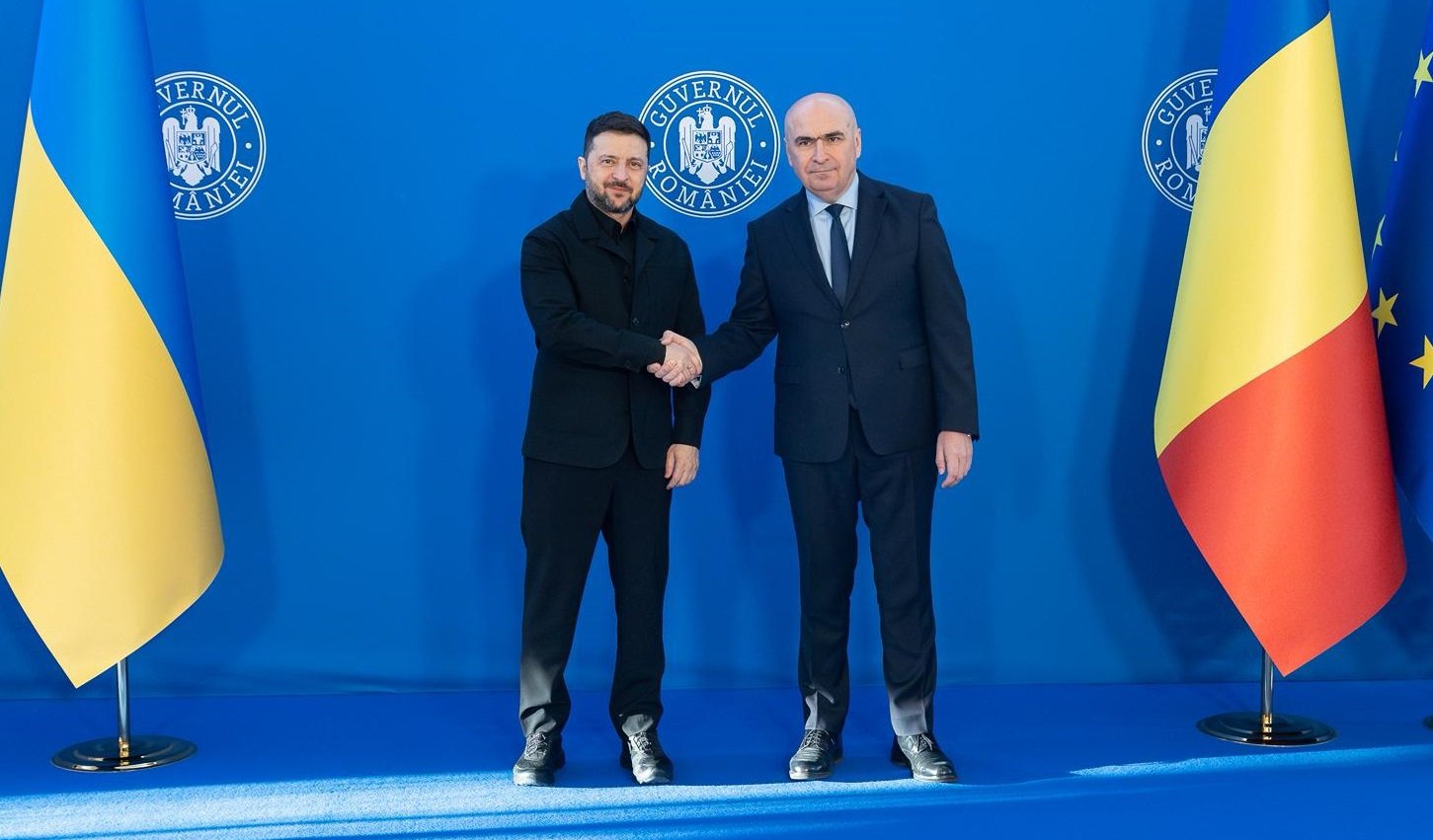 Zelenski și Bolojan, discuții despre consolidarea relațiilor bilaterale și proiecte comune Premierul Ilie Bolojan și președintele Ucrainei, Volodimir Zelenski, au avut o întrevedere joi, la Palatul Victoria, în cadrul vizitei oficiale a acestuia din urmă în România