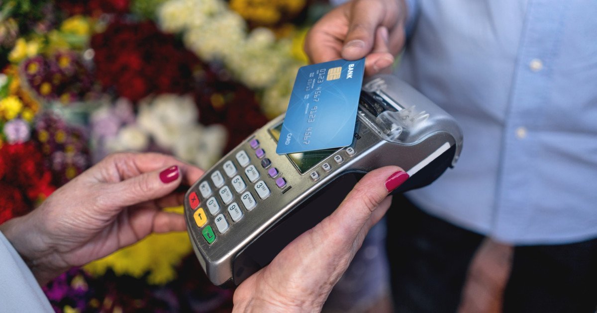 Flori, ritual și obligație socială: Vânzări-record în martie. Cât au cheltuit românii?