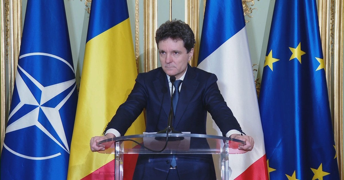 Zuckerman: Răspunsul lui Nicușor Dan, „foarte bine făcut”, la propunerea nucleară a Franței Fostul ambasador al Statelor Unite ale Americii în România, Adrian Zuckerman, a criticat public, joi seară, inițiativa Franței de a extinde „umbrela nucleară” în Europa